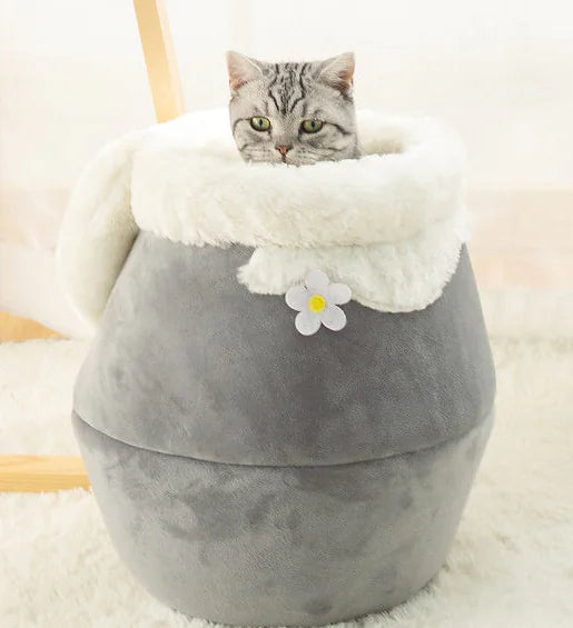 Cozy Cat Winter Cat House