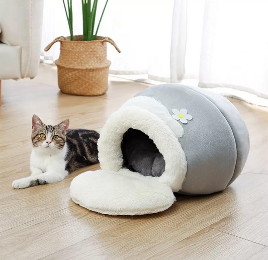 Cozy Cat Winter Cat House